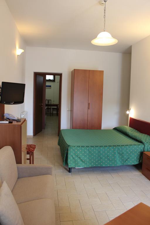 Il Casaletto Dei Ludi Aparthotel Aranova Εξωτερικό φωτογραφία