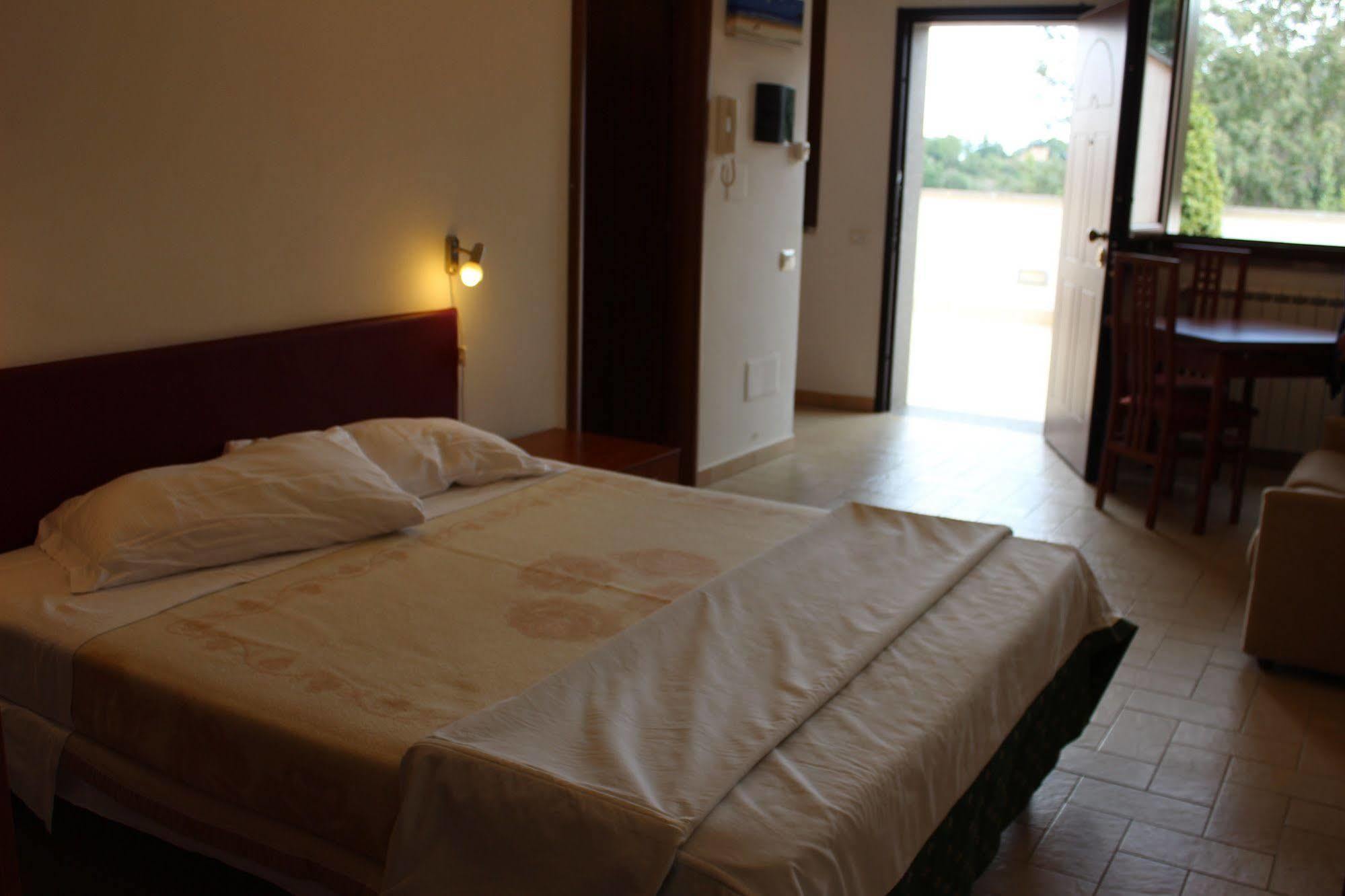 Il Casaletto Dei Ludi Aparthotel Aranova Εξωτερικό φωτογραφία
