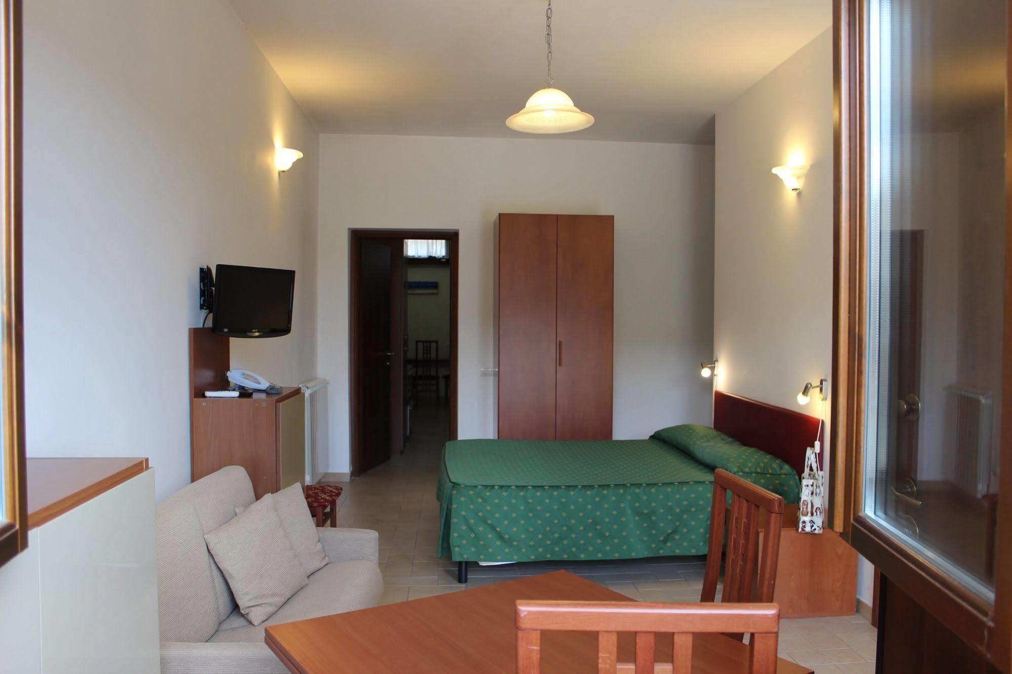 Il Casaletto Dei Ludi Aparthotel Aranova Εξωτερικό φωτογραφία