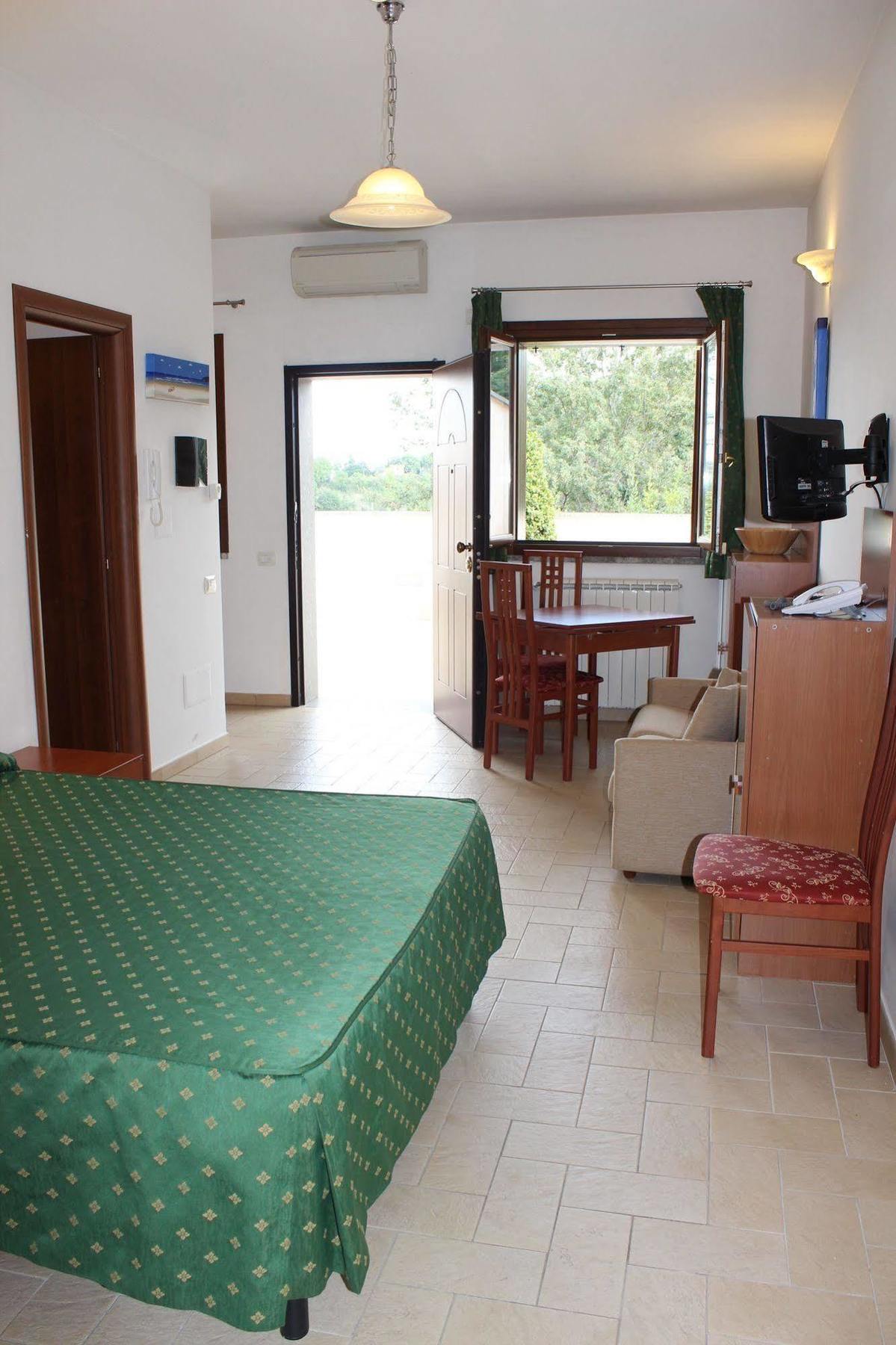 Il Casaletto Dei Ludi Aparthotel Aranova Εξωτερικό φωτογραφία