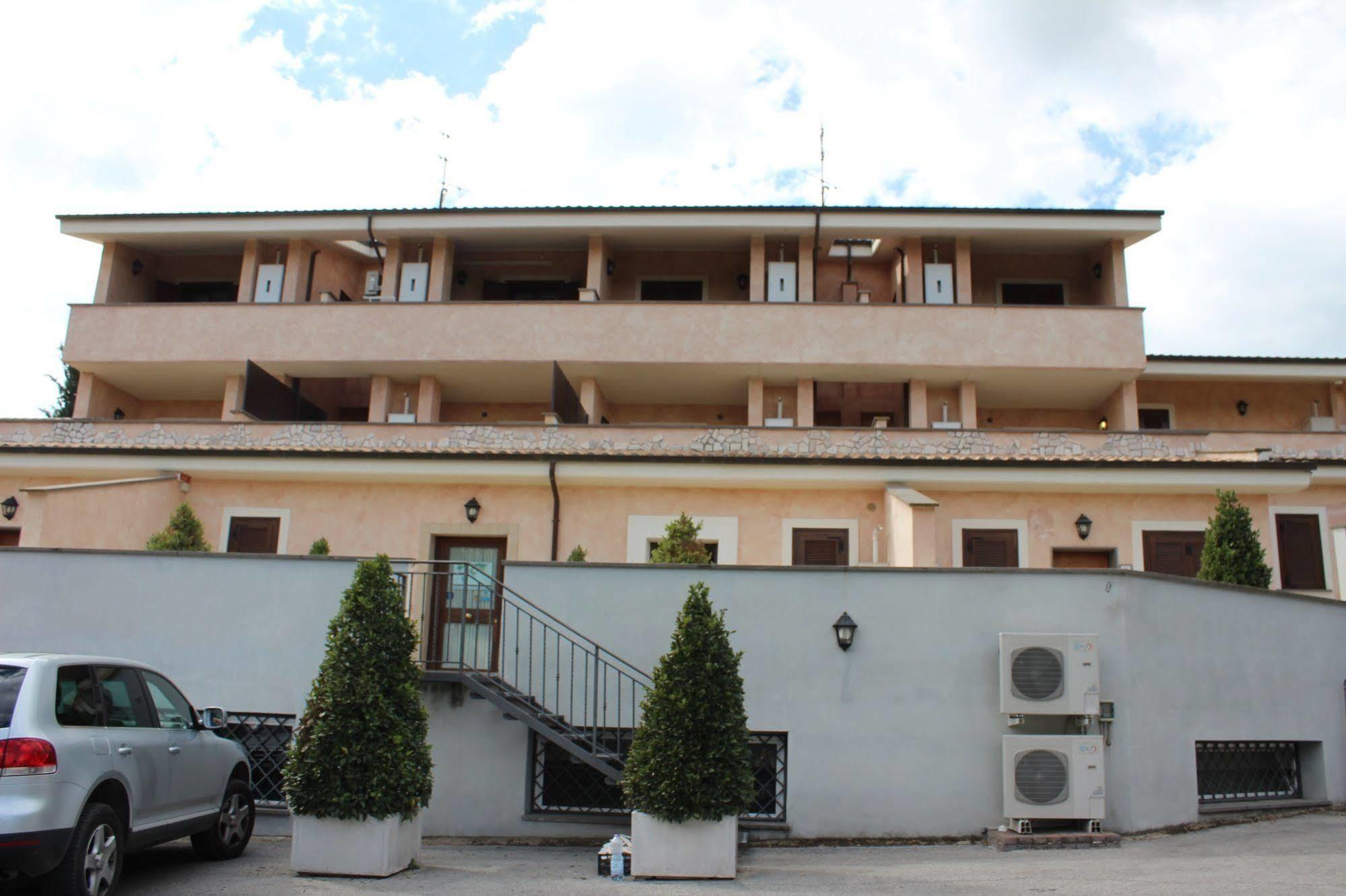 Il Casaletto Dei Ludi Aparthotel Aranova Εξωτερικό φωτογραφία